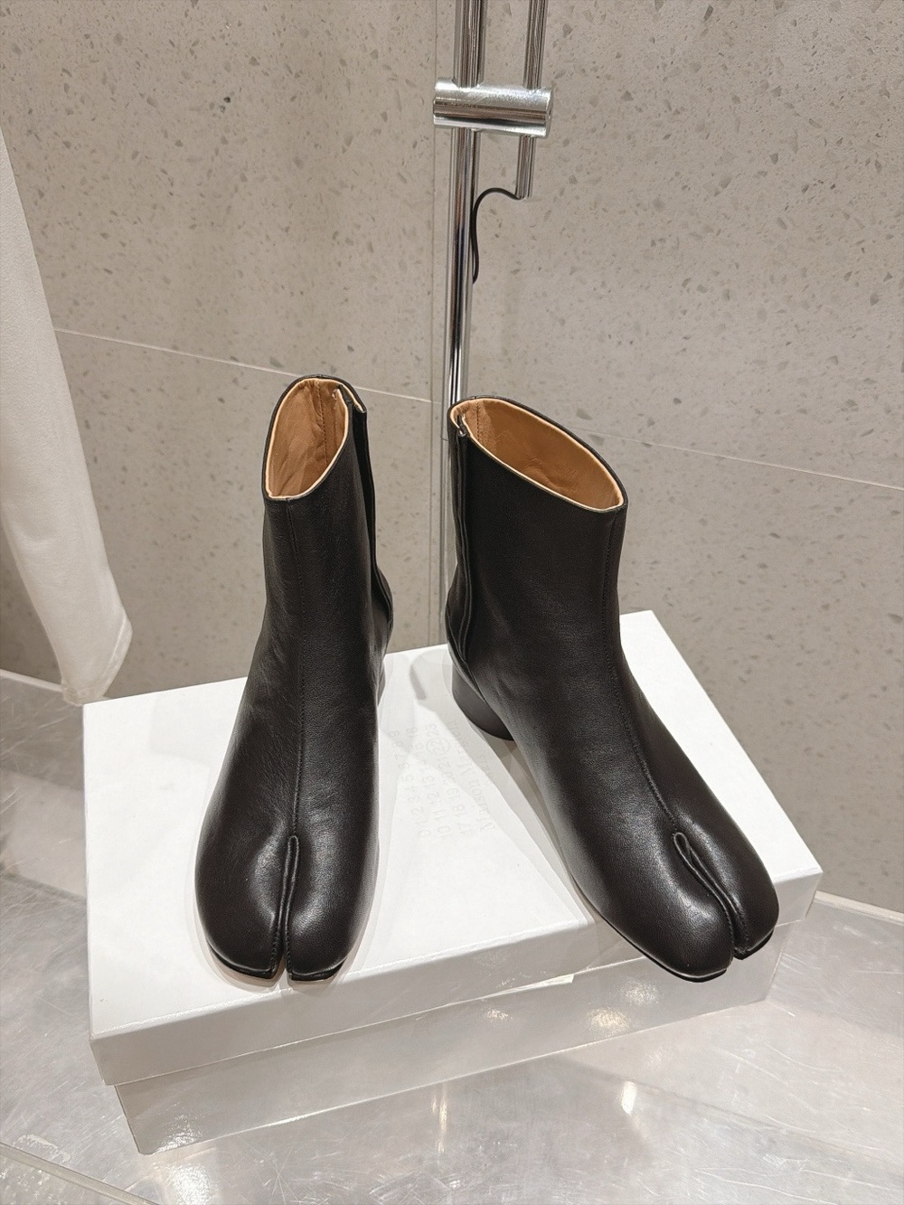 MM6 Maison Martin Margiela Black Split-Toe Leather Boots